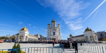 După 11 zile legate, la miezul nopții, închinarea credincioșilor în Sfântul Altar al Catedralei Naționale se încheie