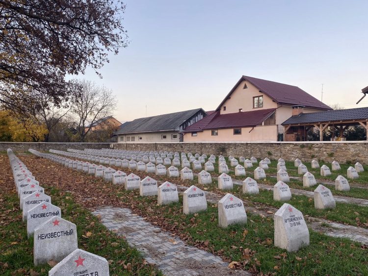 FOTO: 112 destine frânte înainte de vreme. Singurul cimitir de război din țară cu atât de mulți copii este în Maramureș