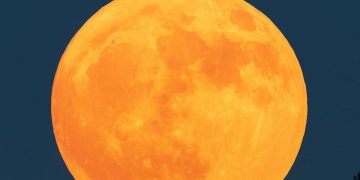 Cea mai mare și mai strălucitoare lună plină a anului în această noapte