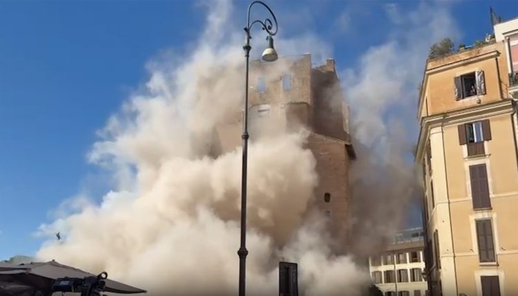 Muncitor român, prins sub dărâmături în Italia după prăbușirea unei părți dintr-un turn medieval. Patru muncitori au fost salvați