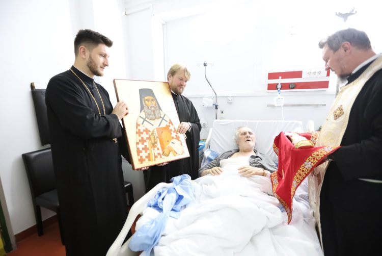 Rugăciune și binecuvântare la Spitalul Județean din Baia Mare, prin aducerea moaștelor Sfântului Nectarie