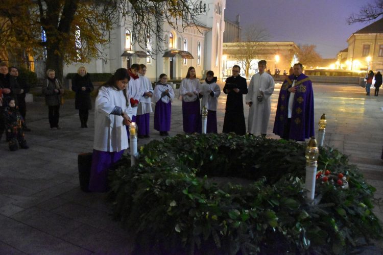 Advent. Credincioșii romano-catolici intră în Postul Crăciunului