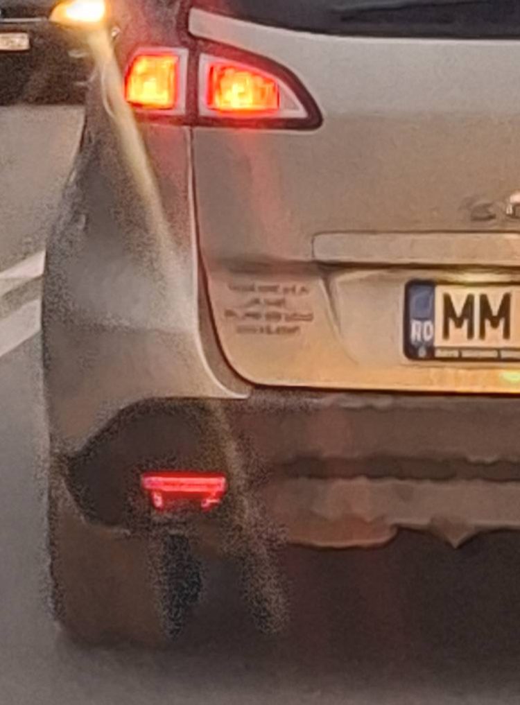 FOTO: Să dăm o mână de ajutor! Se caută proprietarul unui autoturism văzut în trafic, iar motivul este incredibil!
