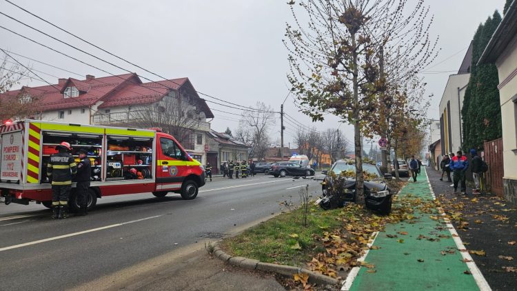 FOTO: Accident pe Strada Vasile Lucaciu din Baia Mare. Mai multe mașini avariate
