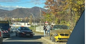 Coliziune între două autoturisme la Groși – foto