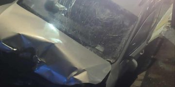 Tragedie în Berbești. Un tânăr de 22 de ani și-a pierdut viața după ce s-a izbit cu mașina de un podeț – FOTO