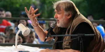 15 ani de la moartea lui Adrian Păunescu, poetul care a scris istorie prin Cenaclul „Flacăra”