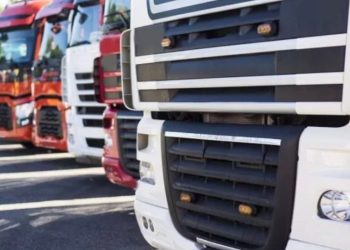 Furt de la un supermarket din Baia Mare. Doi tineri identificați de polițiști, unul a ajuns în arest