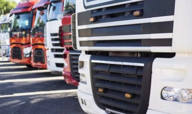 Furt de la un supermarket din Baia Mare. Doi tineri identificați de polițiști, unul a ajuns în arest