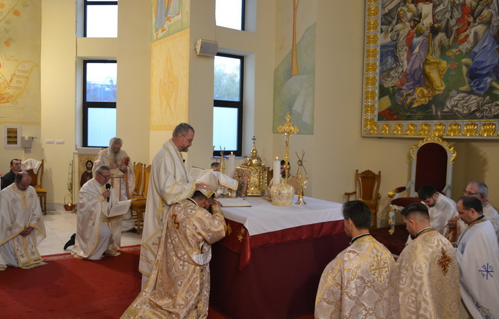 Diaconul Vasile Lucian Hrenyuk a fost hirotonit întru preoție – foto