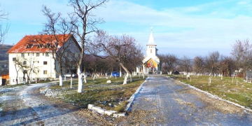 Noaptea Sfântului Andrei, cinstită la Mănăstirea Prislop printr-o slujbă de rugăciune, transmisă în direct la Radio Maria