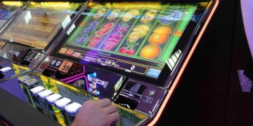 Tinerii sub 21 de ani, interzis la păcănele – proiect de lege