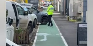 Șoferi, știți cât este amenda dacă parcați pe pistele de biciclete?