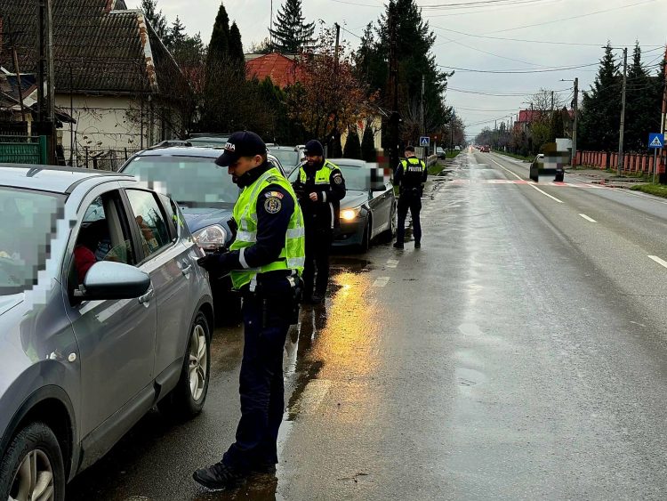 Poliţiştii acţionează pentru respectarea regulilor de circulație: 90 de autovehicule au fost verificate