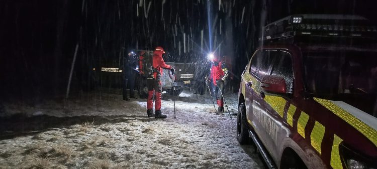 Operațiune contracronometru a Salvamont Maramureș pentru salvarea unui cetățean ucrainean rănit în zona Vf. Pop Ivan