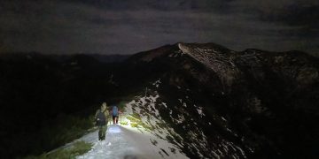 Munții Maramureșului, din nou martorii unei misiuni extreme. Salvamont a salvat doi tineri ucraineni blocați în Șaua Strunga