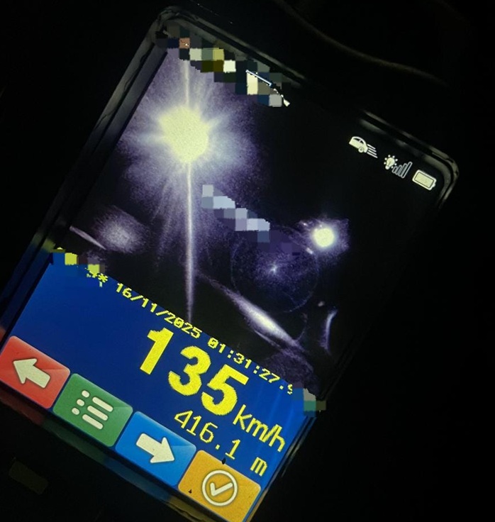 Vitezomani opriți din goană pe DN18 de polițiștii sigheteni: 135 km/h în localitate