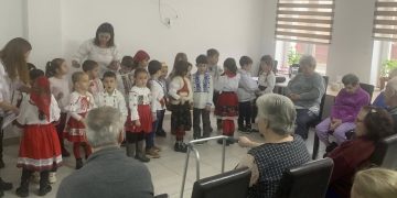 Primii colindători au adus bucurie la Căminul pentru Persoane Vârstnice din Baia Sprie
