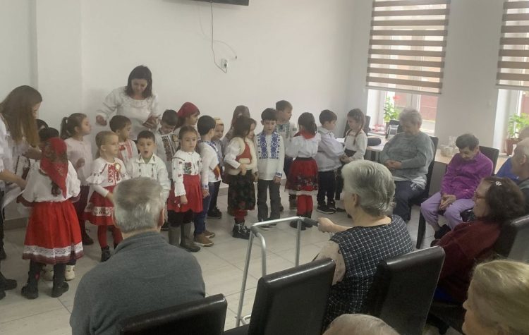 Primii colindători au adus bucurie la Căminul pentru Persoane Vârstnice din Baia Sprie