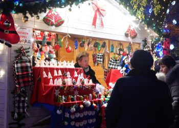 FOTO: Târg Caritabil de Crăciun din Parcul Mara