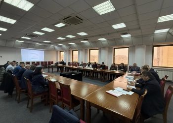 Maramureșenii își cer drepturile! Cu dosarul de întabulare la Prefectură