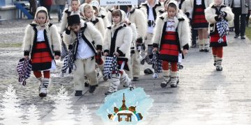 Magia sărbătorilor cucerește Baia Mare. Parada Colindătorilor deschide „Crăciun în Maramureș”
