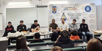 FOTO: Moment special la Liceul Tehnologic „Anghel Saligny”. Elevii clasei de handbal au avut o surpriză de proporții