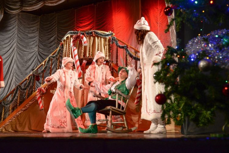 „Poveste de Crăciun” pe scena Teatrului de Păpuși