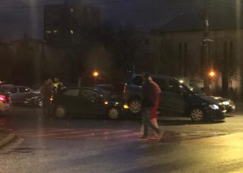 Accident lângă Vivo Baia Mare. Trei mașini implicate într-un carambol