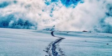 Iarna a sosit în Munții Rodnei. Culmi acoperite de zăpadă și peisaje de poveste