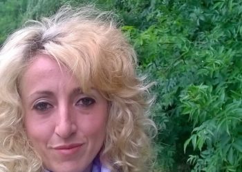 Tânără din Săliștea de Sus își caută mama pe rețelele de socializare