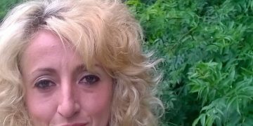 Tânără din Săliștea de Sus își caută mama pe rețelele de socializare