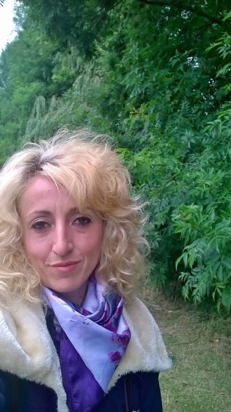 Tânără din Săliștea de Sus își caută mama pe rețelele de socializare