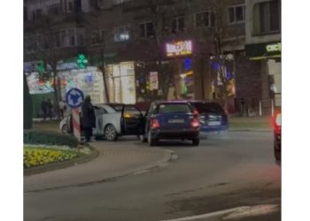 Accident în centrul orașului Baia Mare. Mașinile s-au „șifonat” destul de rău