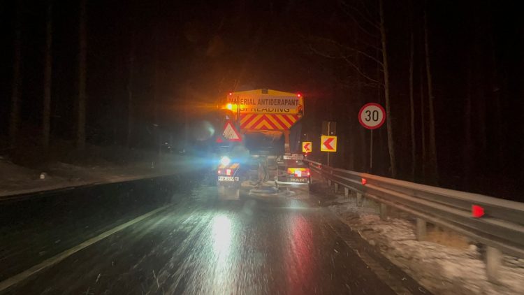 Maramureș sub ger și ninsoare: drumuri monitorizate, șoferii avertizați