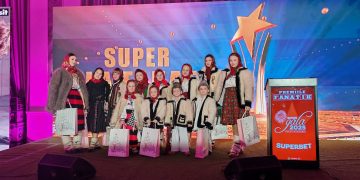 Monica Sandor și Grupul Vocal Maramureș – moment unic la București, în cadrul Galei Fanatik!