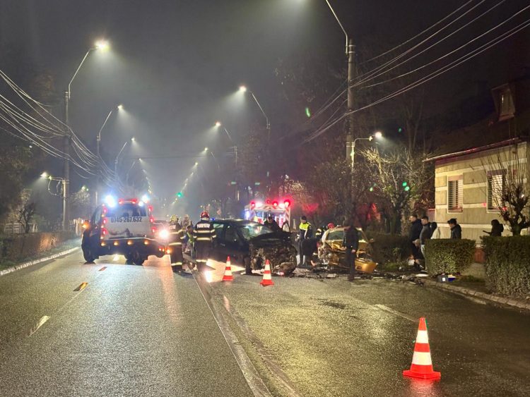 Accident rutier pe Strada Victoriei din Baia Mare. Trafic blocat. FOTO