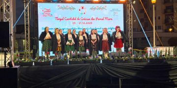 Moment emoționant la Târgul Caritabil de Crăciun: colinde tradiționale interpretate de educatoarele Creșei Baia Mare