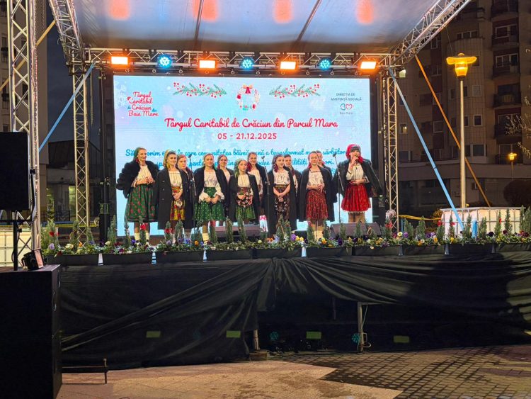 Moment emoționant la Târgul Caritabil de Crăciun: colinde tradiționale interpretate de educatoarele Creșei Baia Mare