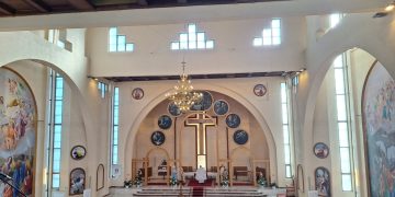 Reuniunea Mariană „Regina Cerului”, o seară de rugăciune și reflecție la Biserica Sfânta Cruce din Baia Mare