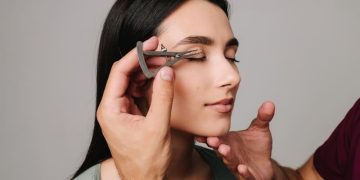 Ce este blefaroplastia și când este recomandată intervenția?