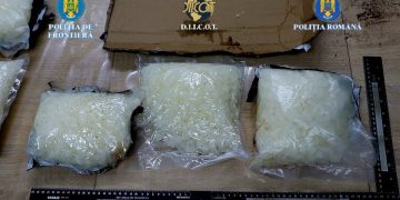 Captură uriașă la Sighetu Marmației. 5 kg de droguri de mare risc, trei traficanți arestați – galerie foto