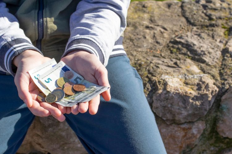 Tâlhărie între minori în Baia Mare. Un copil de 12 ani a fost amenințat pentru bani