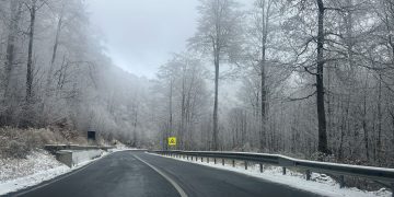 Vreme de iarnă și condiții dificile de trafic în Maramureș. Recomandări pentru șoferi