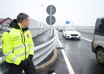 Nu contează cine construiește, contează cine taie panglica. Serios?