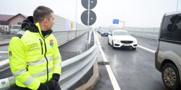 Nu contează cine construiește, contează cine taie panglica. Serios?