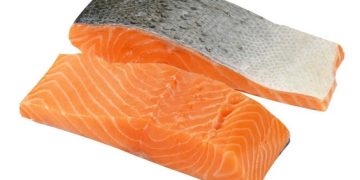 Pericol în magazinele din România. File de somon retras de la vânzare