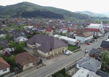 Parada portului popular și concert de colinde la Vișeu de Jos