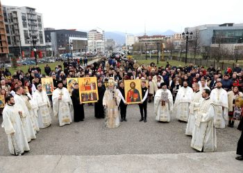 15.000 de sticle cu Aghiasmă Mare pregătite la Catedrala Episcopală din Baia Mare, de Boboteaza 2026