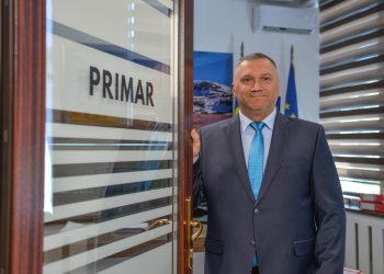 Primarul din Maramureș care se bucură că ninge